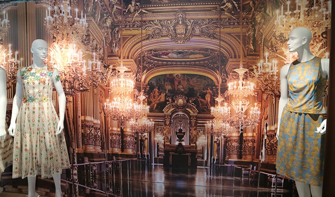 ■ワコールディア銀座店がパリ・オペラ座の雰囲気に
