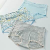 妊娠3ヵ月です 今つけているブラジャーがキツいです 家にいるとき以外はノーブラというわけにもいかず 何かいい手はありますか 妊娠期のブラは母乳に関係ありますか マタニティ下着相談室 ワコールマタニティ公式ブランドページ