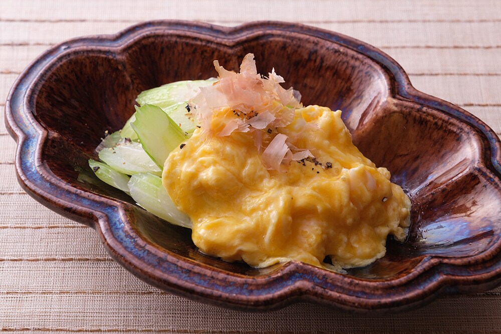 大原千鶴のすやすやレシピ39：セロリ炒め・とろっと卵のせ