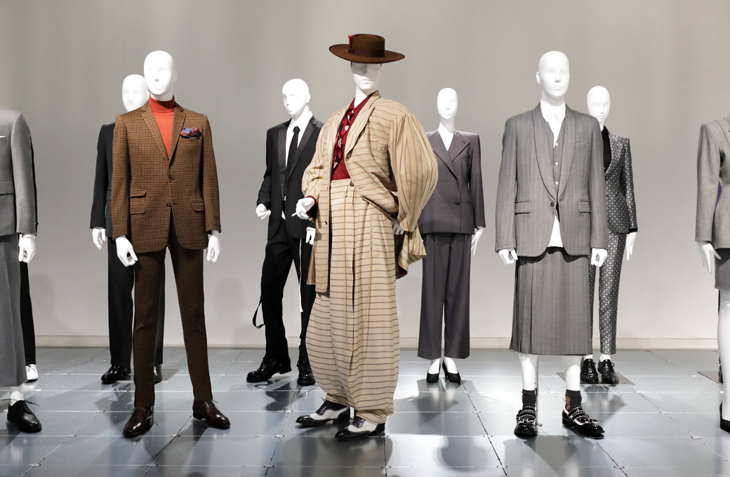 （中央）ズート・スーツ1940-42年 ロサンゼルス・カウンティ美術館