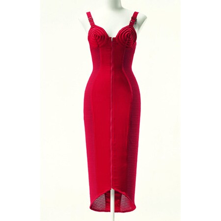 ジャン=ポール・ゴルチエ　ドレス（1987年春夏/京都服飾文化研究財団　所蔵　畠山崇撮影）<br>オール・イン・ワンの裾が引き伸ばされたようなドレス。見えないものだった下着を活動的で開放的な現代女性の服として再生させ、1980年代のボディ・コンシャスなファッションを力強く牽引したJPゴルチェらしい作品。