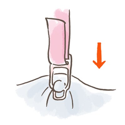 ガーターベルトの着用の仕方。スライドさせる